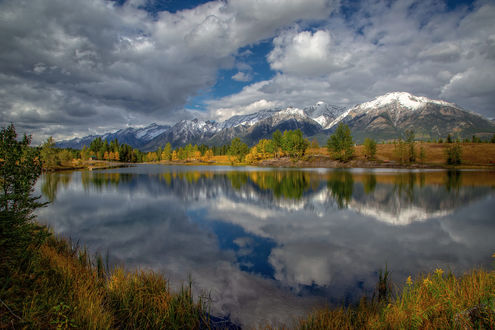 Обои на рабочий стол Красивое карьерное озеро в Canmore, Alberta / Канморе, Альберта под облачным небом, by Perry Hoag