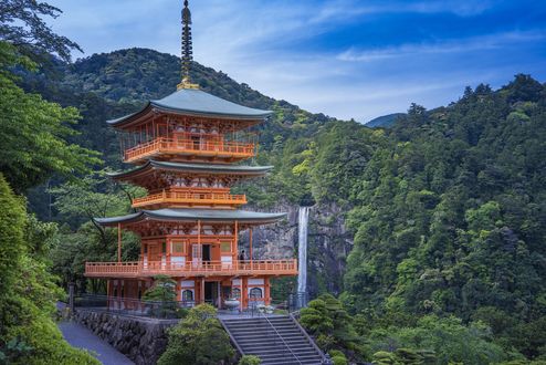Обои на рабочий стол Seigantoji Pagoda and Nachi Falls, Japan / Пагода Сеигантойи у водопада Начи, Япония, by Masaki Hani