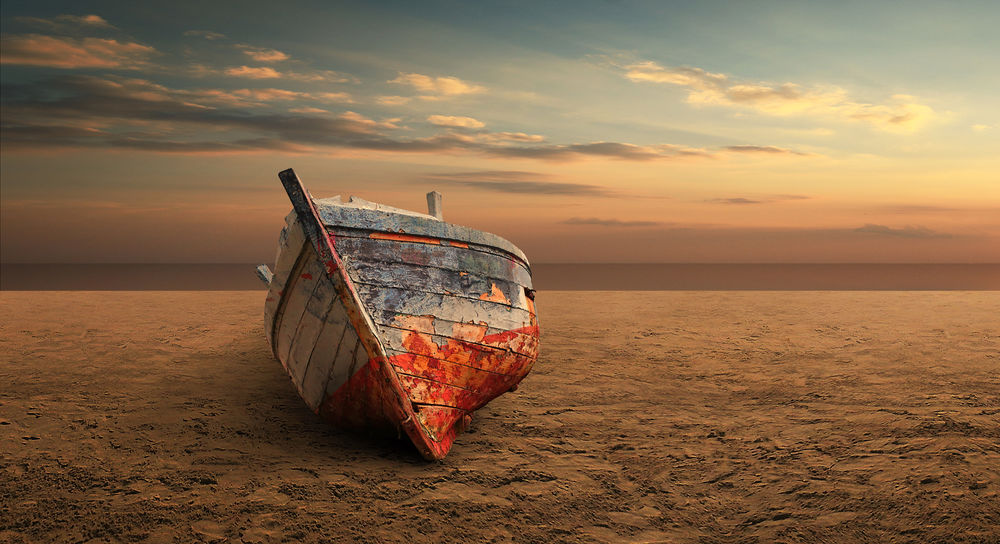 Обои для рабочего стола Заброшенная лодка на песке, by Antonio Amati