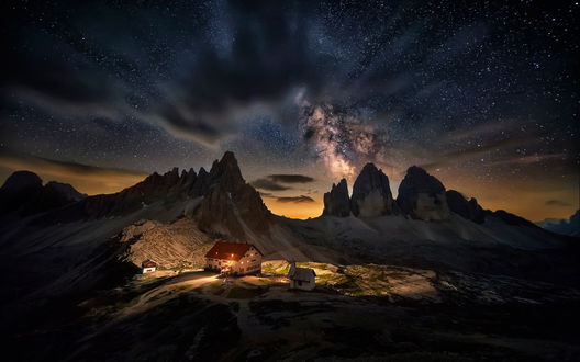 Обои на рабочий стол Северное сияние над Auronzo di Cadore, Italy / Ауронцо-ди-Кадоре, Италия, by Cеsar Vega