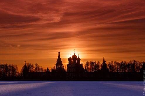 Обои на рабочий стол Успенский собор Иверского монастыря на Валдае. Фотограф Тимофей Шутов