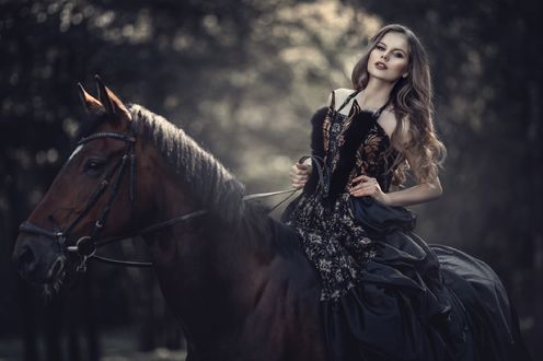 Обои на рабочий стол Модель Валентина Чижова на лошади. Фотограф Алина Мур