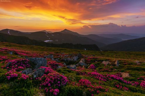 Обои на рабочий стол Фантастический вечер в Карпатах, фотограф Misha Reme