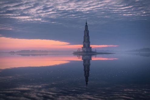 Обои на рабочий стол Колокольня Никольского собора посреди Угличского водохранилища, Калязин, Тверская область, фотограф Тимошенко Вячеслав