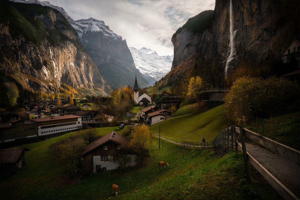 Обои для рабочего стола Живописнейшая деревенька Лаутербруннен / Lauterbrunnen в Швейцарии / Switzerland, фотограф Andrey Brandis