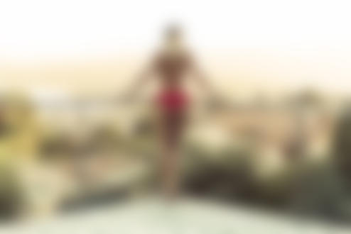 Обои на рабочий стол Девушка в красных трусиках стоит на балконе, фотограф Ben Haim David
