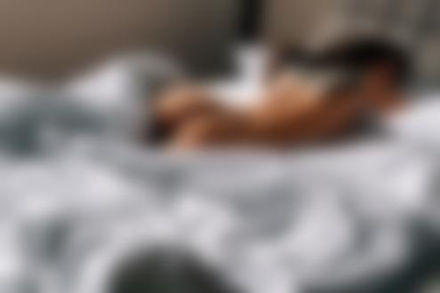 Обои на рабочий стол Девушка с тату на спине лежит на постели, by Алексей Трифонов