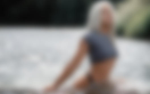 Обои для рабочего стола Модель Елена Татаринова стоит в воде, фотограф Igor Рetrovnin