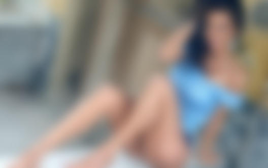 Обои на рабочий стол Улыбающаяся модель Gina Carla, фотограф Sebastian Kоhler