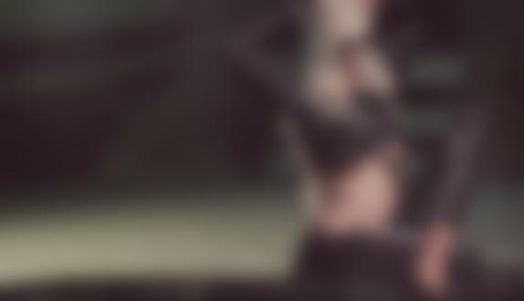 Обои на рабочий стол Девушка-блондинка в солнцезащитных очках, автор Bridget G