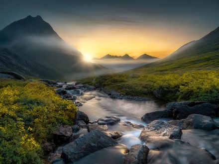 Обои на рабочий стол Рассвет над природой, Romsdalen, Norway / Ромсдален, Норвегия, фотограф Ole Henrik Skjelstad