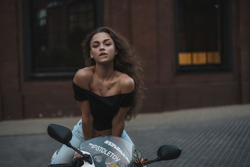 Обои на рабочий стол Девушка на мотоцикле, фотограф Пистолетов Илья