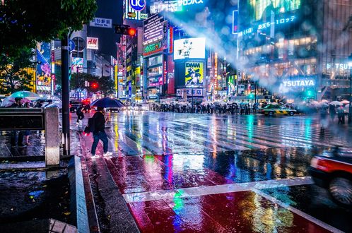 Обои на рабочий стол Дождь на улице вечернего Tokyo / Токио, Japan / Япония