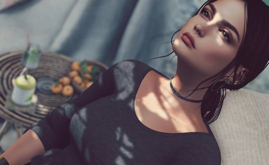 Обои на рабочий стол Симпатичная девушка с пирсингом в носу. Автор Bridget G