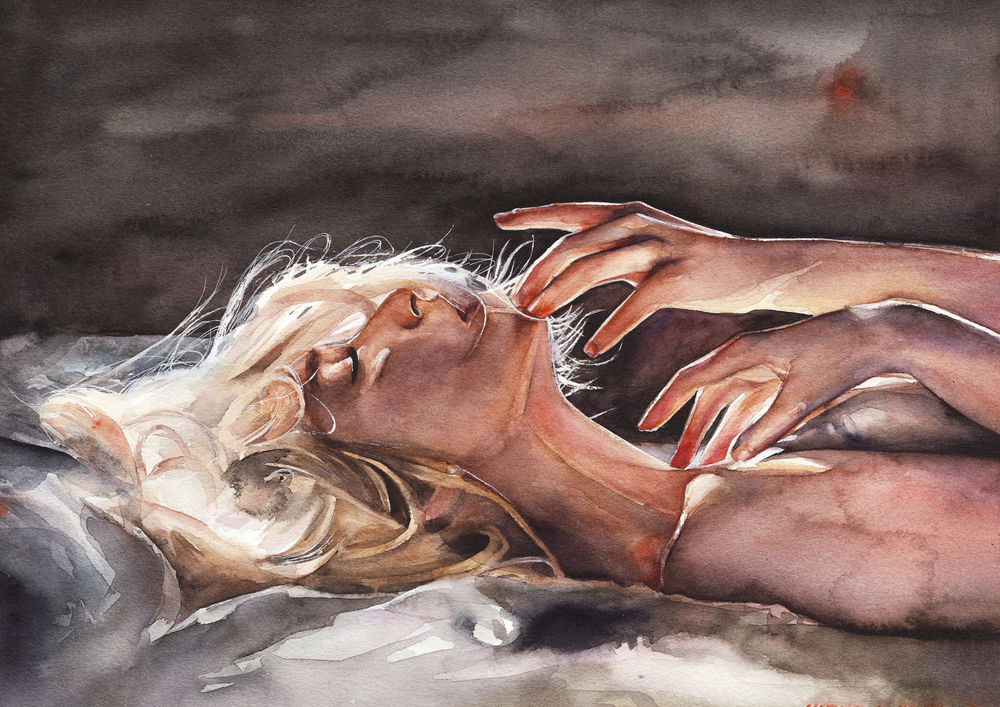 Обои для рабочего стола Блондинка лежит и держит руки у лица, by Anna Karma
