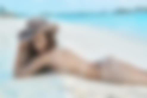 Обои для рабочего стола Модель Xenia Deli на пляже. Фотограф Jacques Weyers