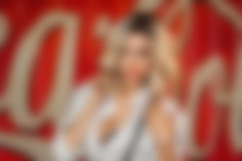 Обои на рабочий стол Девушка в белой рубашке. Фотограф Георгий Дьяков