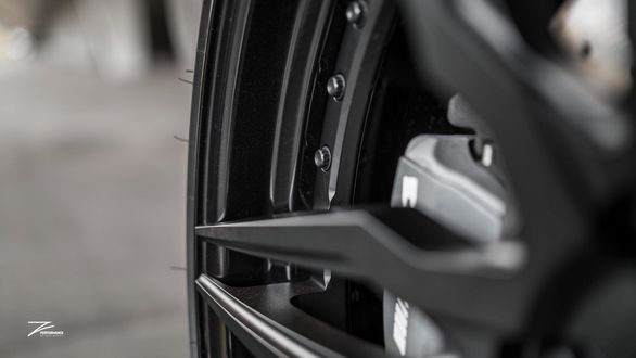 Обои на рабочий стол Немецкая компания построила пятое поколение авто бизнес-класса Mercedes-AMG E 63 S 4MATIC+ (W213), 2017-2018 года