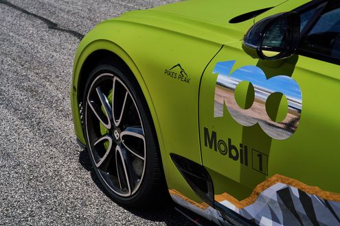 Обои на рабочий стол Компания Bentley нацелилась на очередной рекорд Pikes Peak на новом купе Bentley Continental GT, 2019 года