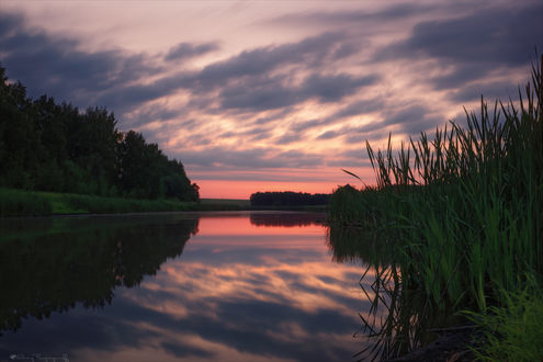 Обои на рабочий стол Облачное небо на закате и его отражение в воде. Фотограф Богорянов Алексей