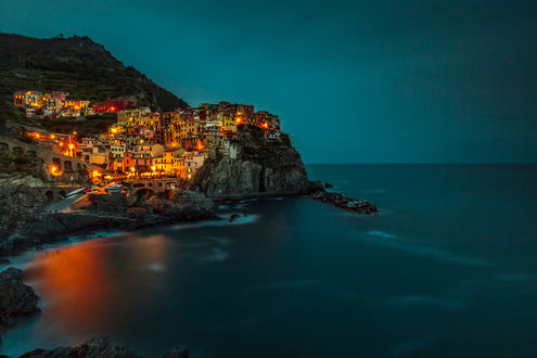 Обои на рабочий стол Manarola, Italy / Манарола, Италия в вечерние часы, by Engin Gokten