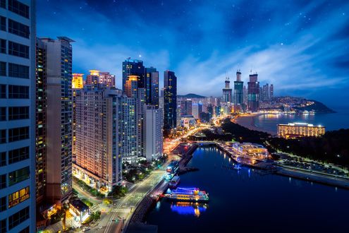 Обои на рабочий стол Небоскребы ночного города и мост через реку, Gwangan Bridge Busan South Korea / Кванъан Мост Пусан, Южная Корея