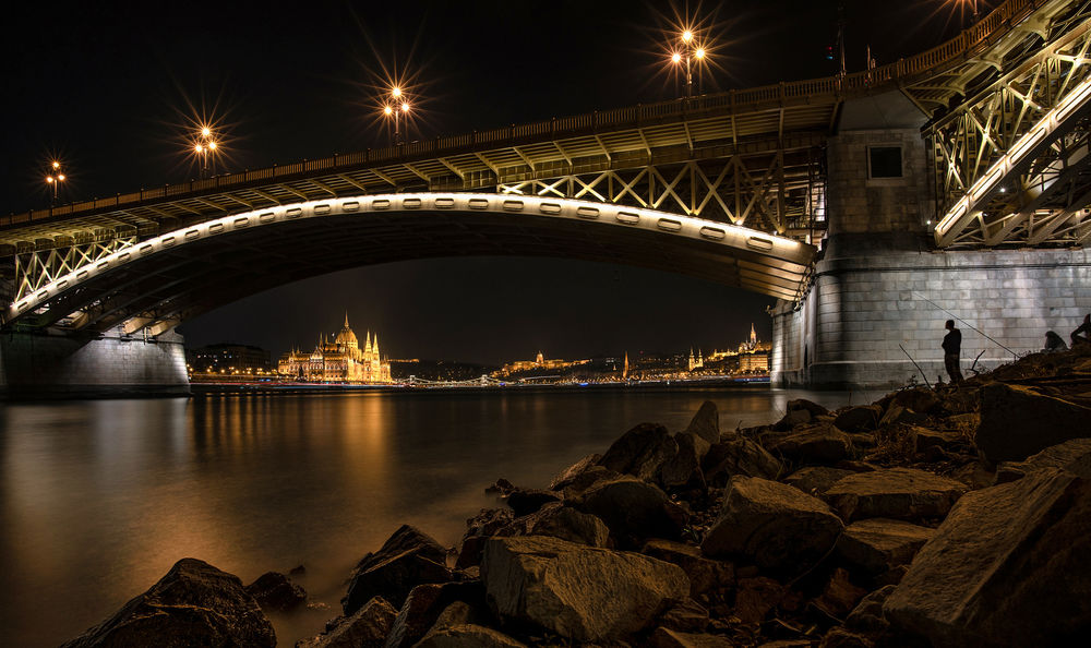 Обои для рабочего стола Мост Маргит в ночи, Будапешт, Венгрия, фотограф Szilard Jozsa