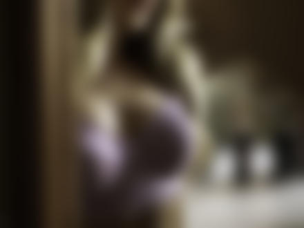 Обои на рабочий стол Модель Amber Karis Bassick в бюстгалтере, фотограф Chris Bos