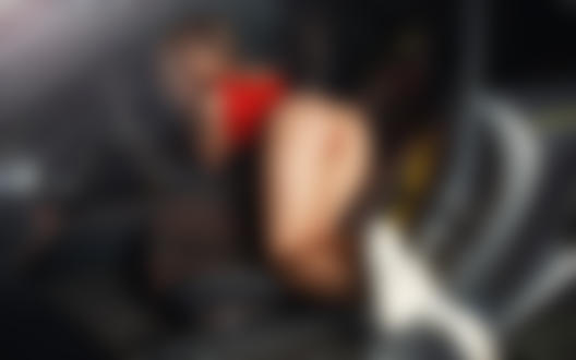 Обои на рабочий стол Модель Екатерина Перцева стоит на коленках в авто, фотограф Oleg Klimin