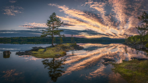 Обои на рабочий стол Облачное небо над озером Ringerike, Norway / Рингерике, Норвегия, by Ole Henrik Skjelstad