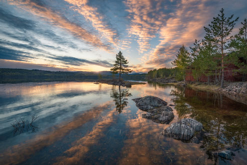 Обои на рабочий стол Облачное небо над озером Ringerike, Norway / Рингерике, Норвегия, by Ole Henrik Skjelstad