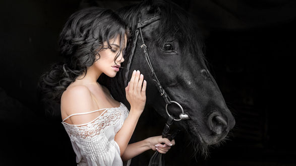 Обои на рабочий стол Девушка стоит рядом с лошадью, фотограф Dmitry Belyaev