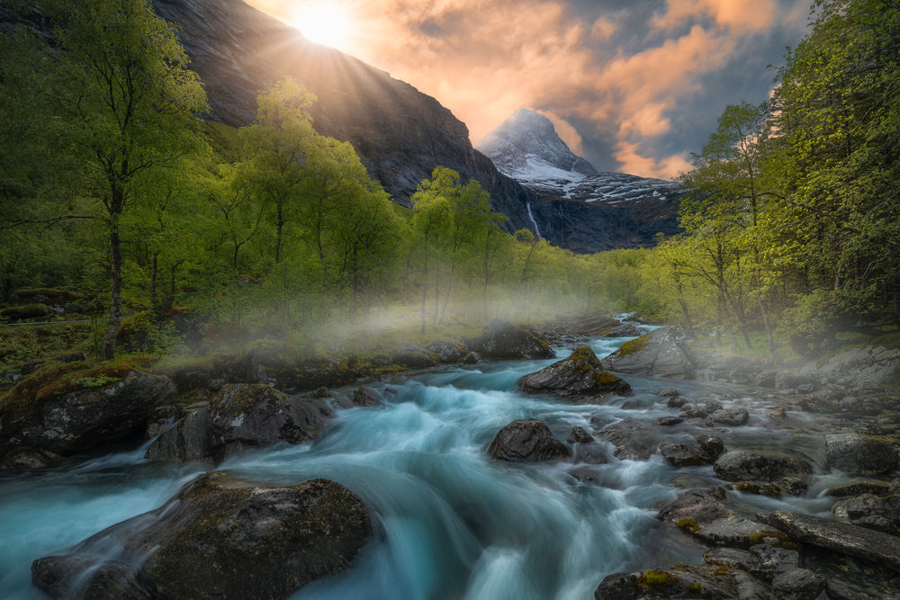 Обои для рабочего стола Восход солнца на Romsdalen, Norway / Ромсдален, Норвегия, by Ole Henrik Skjelstad