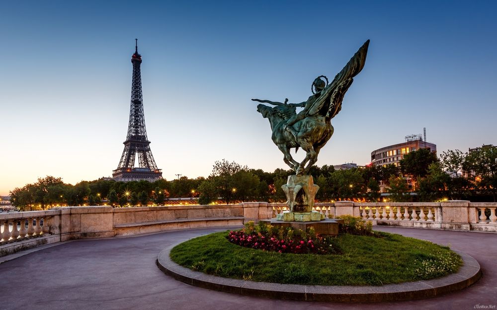 Обои для рабочего стола Статуя Возрождающаяся Франция в Париже