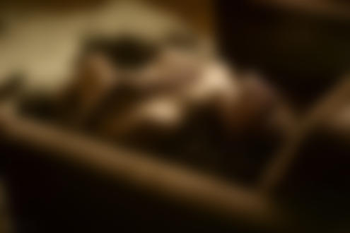 Обои на рабочий стол Обнаженная девушка лежит на диване, by Stefan Beutler