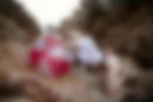 Обои на рабочий стол Девушка Аманда позирует с мячом, фотограф Joan Fradera