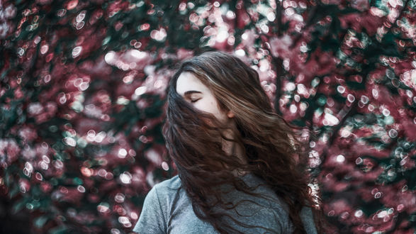 Обои на рабочий стол Модель Марьяна с развевающимися волосами, by Nataliya Youdanova