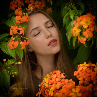 Обои на рабочий стол Модель Kristina / Кристина в цветах, by Warren. G