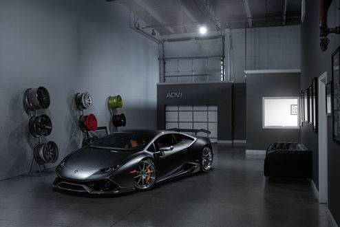 Обои на рабочий стол Серый Lamborghini Huracan LP610-4 Carbon Fiber Body в автосалоне