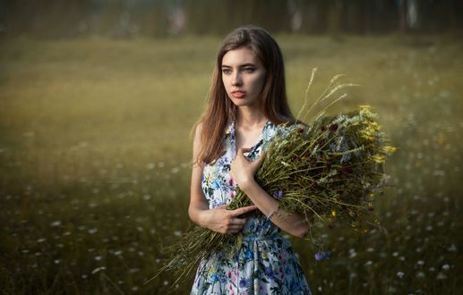 Обои на рабочий стол Модель Маша с цветами в руках, фотограф Арбузова Вилина