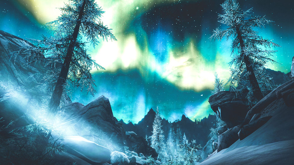 Обои для рабочего стола Ели, покрытые инеем, на фоне ночного неба и северного сияния, арт по игре Skyrim / Скайрим, by WatchTheSkiies