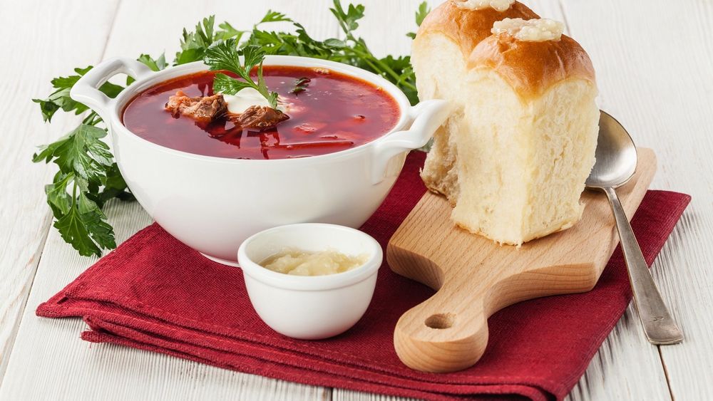 Обои для рабочего стола Тарелка с борщом и пампушками