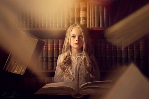 Обои на рабочий стол Девочка сидит перед открытой книгой, by Jessica Drossin