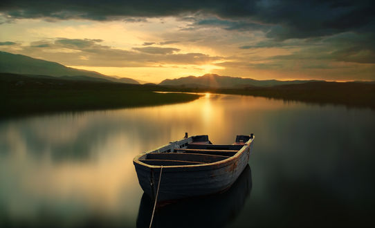 Обои на рабочий стол Лодка на воде на фоне заката, by Antonio Amati