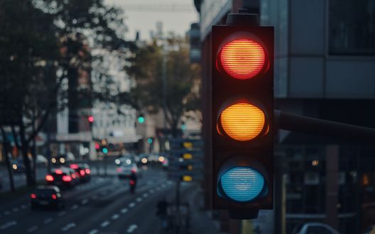 Обои на рабочий стол Вечерняя улица города