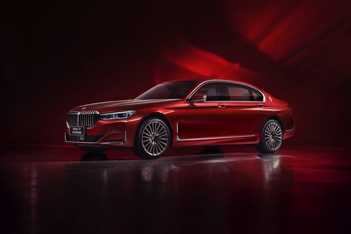 Обои на рабочий стол Красный авто BMW 7 Radiant Cadenza Immaculate Edition G12 2019