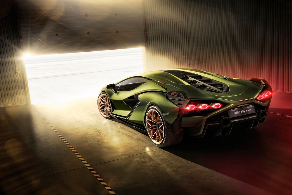 Обои для рабочего стола Итальянская компания Automobili Lamborghini S. p. A. представила первый серийный гибрид марки Lamborghini SiГЎn, 2019 года
