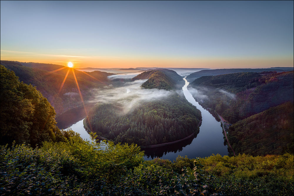 Обои для рабочего стола Saarschleife Riverbend / изгиб реки Сааршлейф в Саарланде, Германия, фотограф Georg Scharf