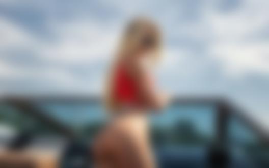 Обои на рабочий стол Модель Екатерина Перцева в авто, фотограф Oleg Klimin