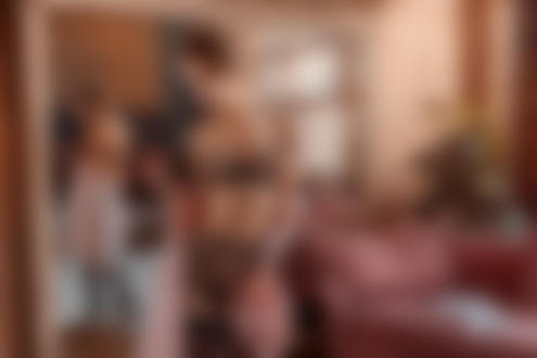 Обои на рабочий стол Девушка в нижнем белье стоит в комнате перед шкафом с зеркалом, фотограф Shapar Andrew